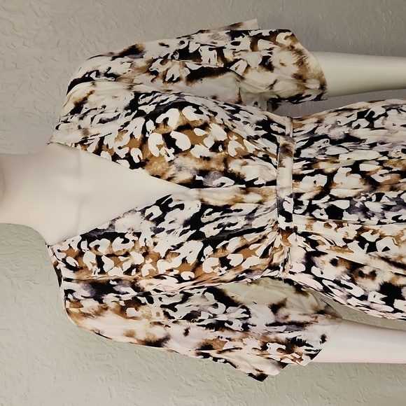 DG2 Elegant Abstract Animal Print Silk Tie Back V-Neck Maxi Dress - Picture 4 of 11